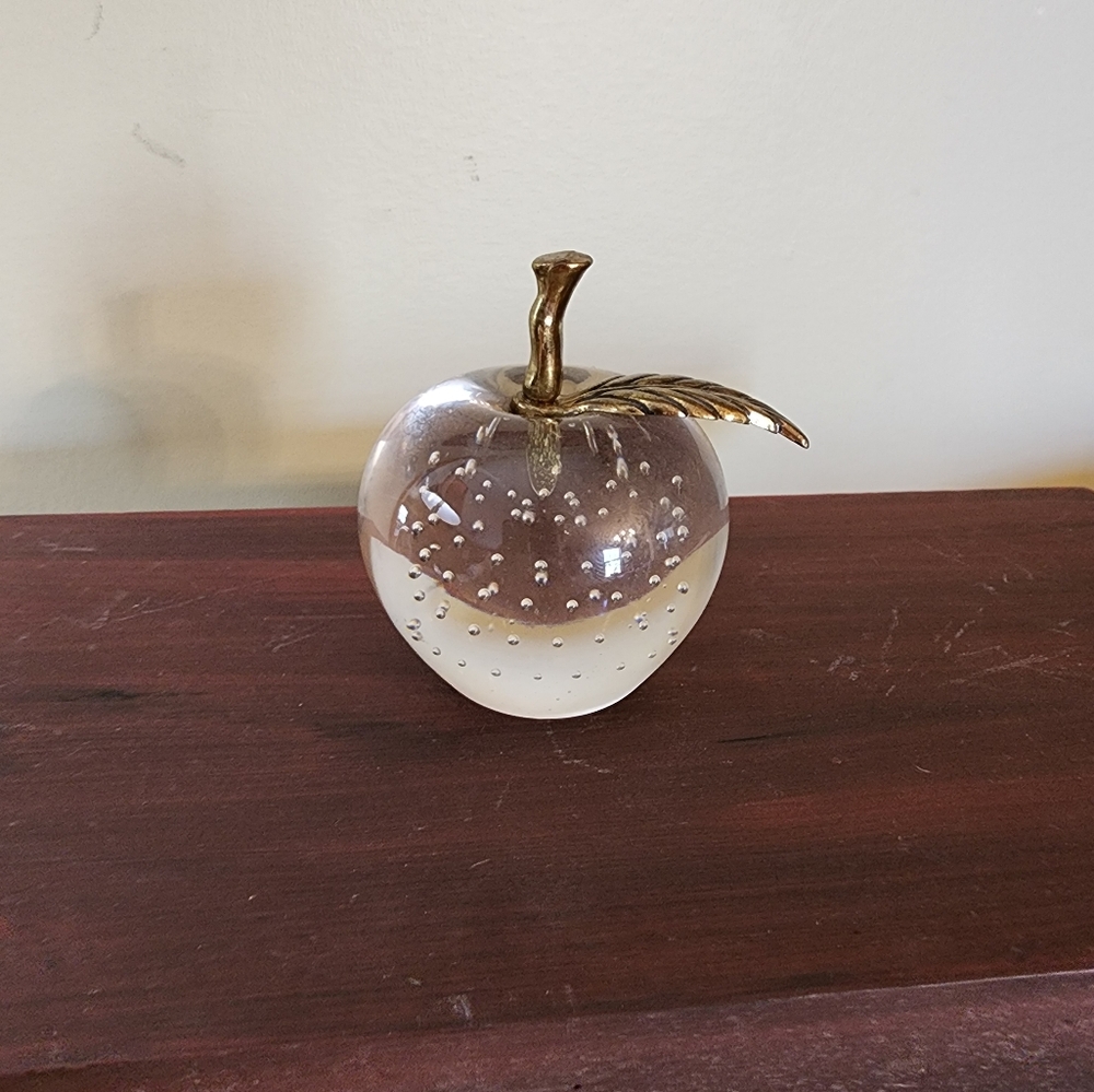 Clear Glass Apple Paper Weight - Picture 2 of 3